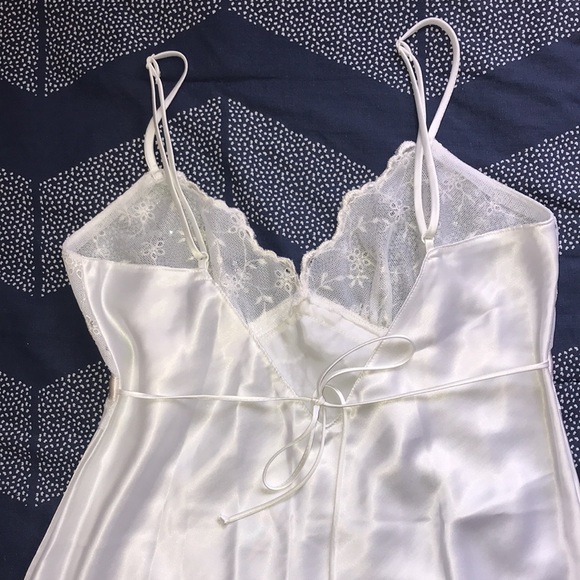 White satin/lace chemise nightgown - Picture 6 of 6